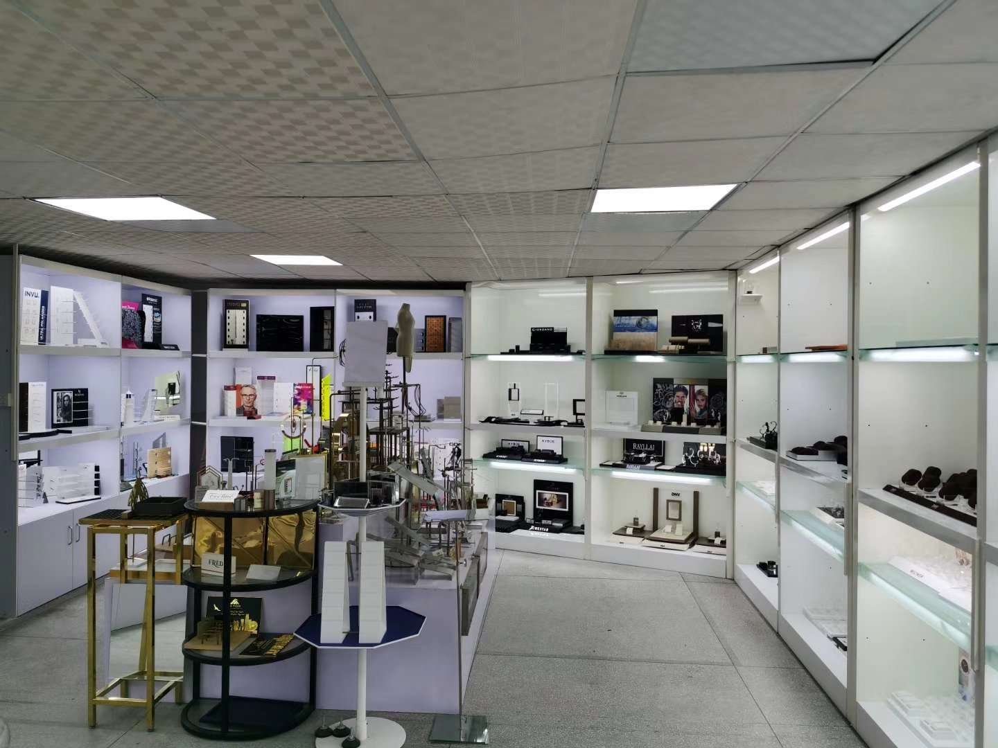DNY Display showroom OEM display solutions