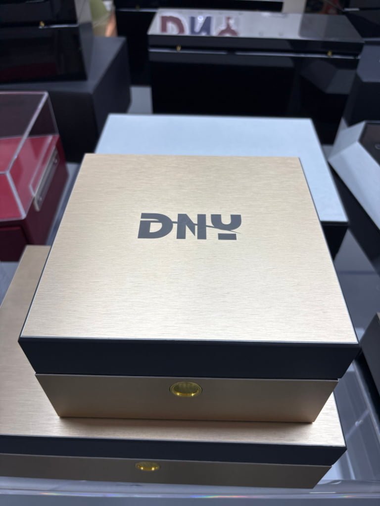 Luxury Custom Watch Box, Brush Metal Flip-top with Logo