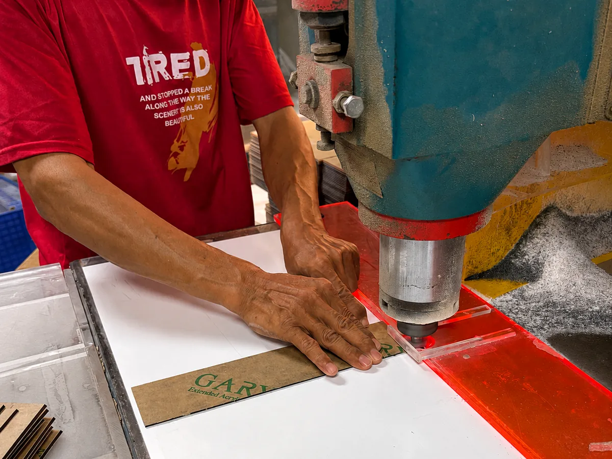 DNY acrylic forming process for custom display manufacturing
