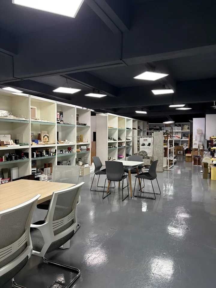 DNY showroom with custom retail display samples, material finishes and meeting areas for visiting buyers