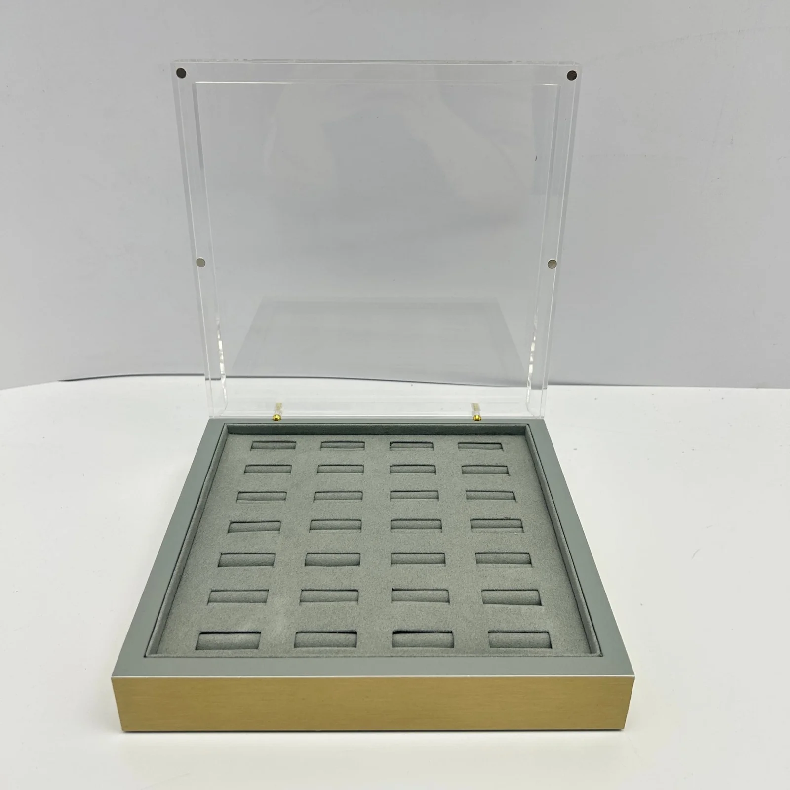 Custom jewelry display case and presentation stand